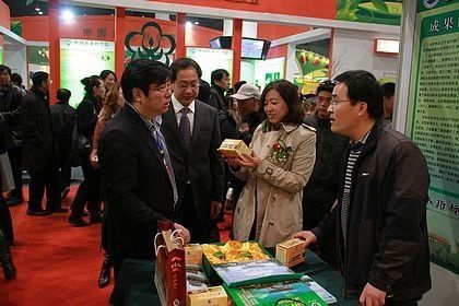 渤海大学研发的农产品在中国锦州农业科技博览会上受到关注